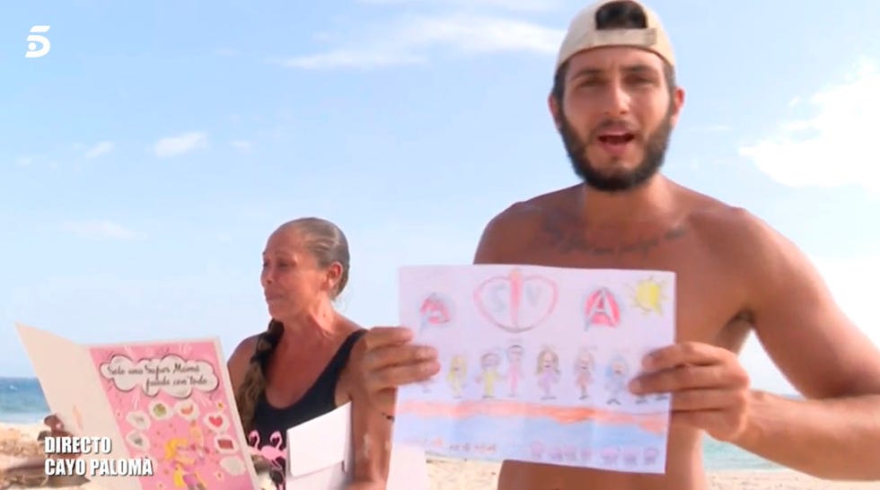 Isabel Pantoja y Omar Montes reciben regalos de sus hijos y nietos