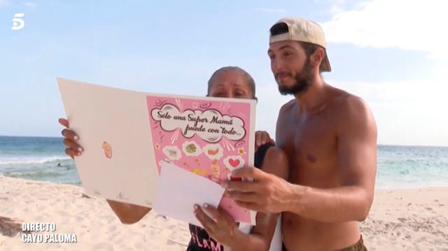 Isabel Pantoja y Omar Montes reciben regalos de sus hijos y nietos