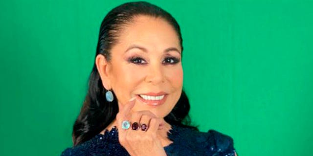 Isabel Pantoja en 'Top Star. ¿Cuánto vale tu voz?' isabel pantoja presume de piernas en unas fotografías promocionales de 'top star ¿cuánto vale tu voz'