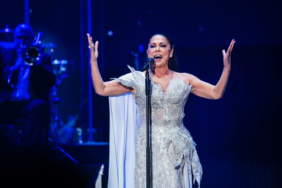 isabel pantoja durante un concierto