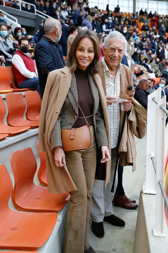mario vargas llosa e isabel preysler posan juntos