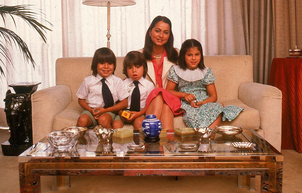isabel preysler con sus hijos mayores chabelí, enrique y julio josé