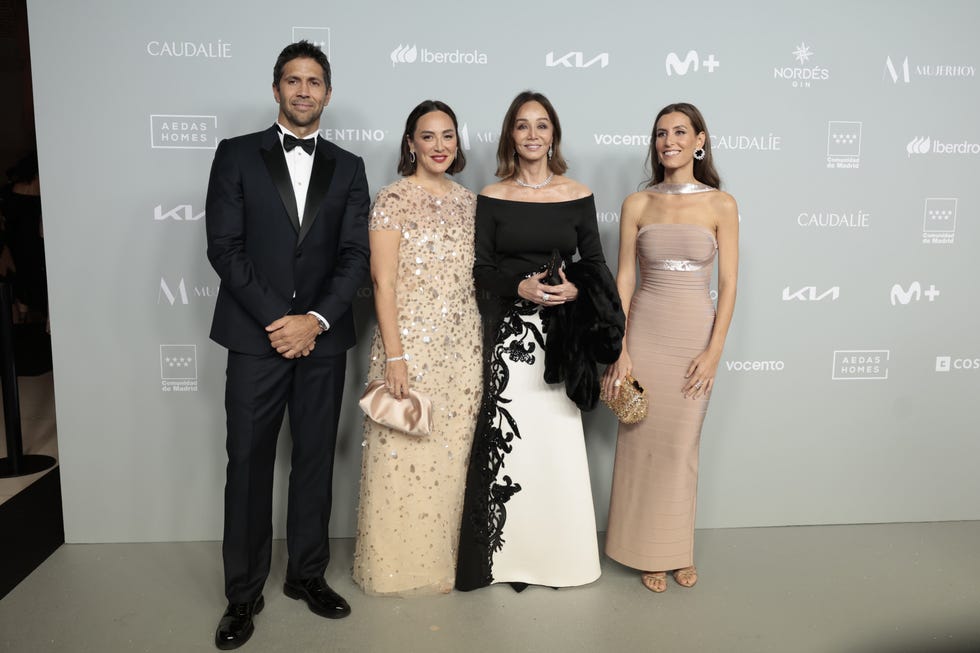 isabel preysler con sus hijas