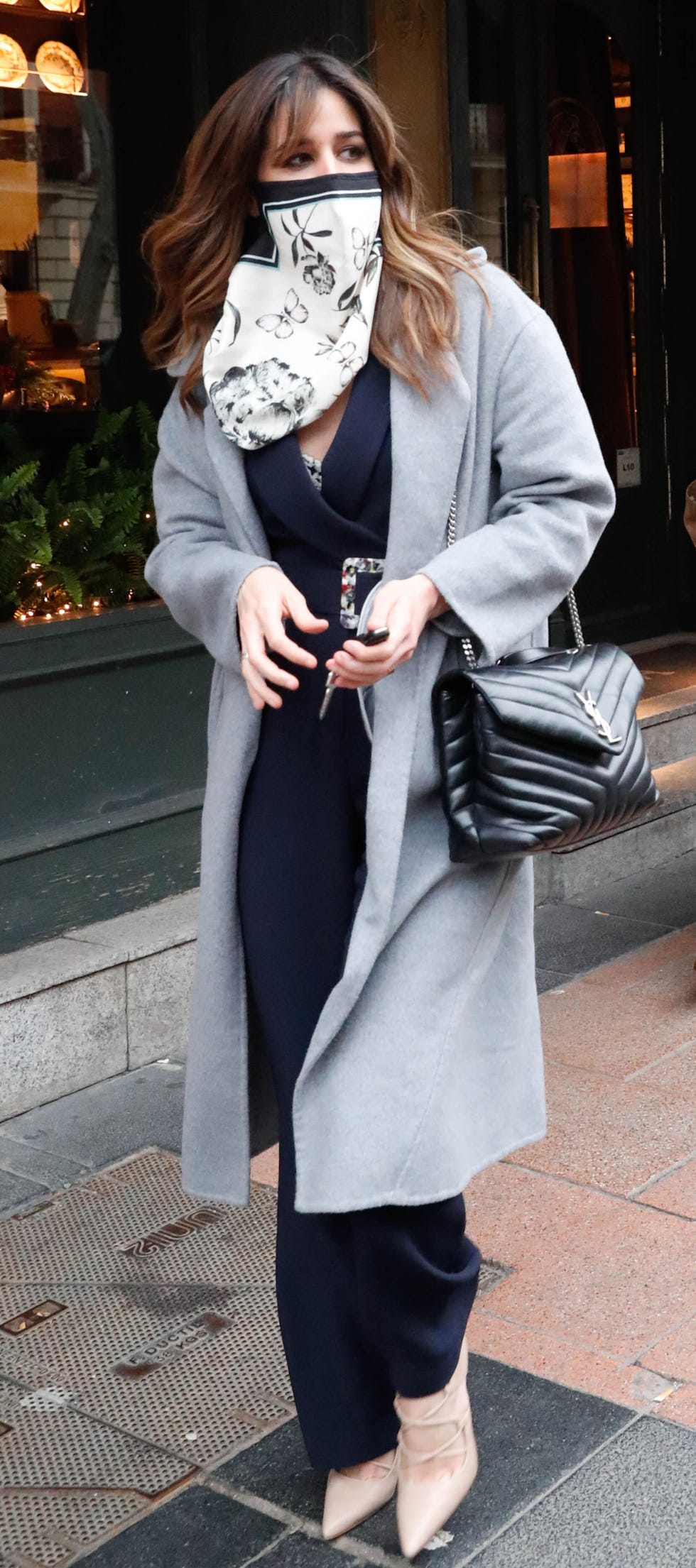 sara carbonero e isabel jiménez, sus looks para una comida de chicas