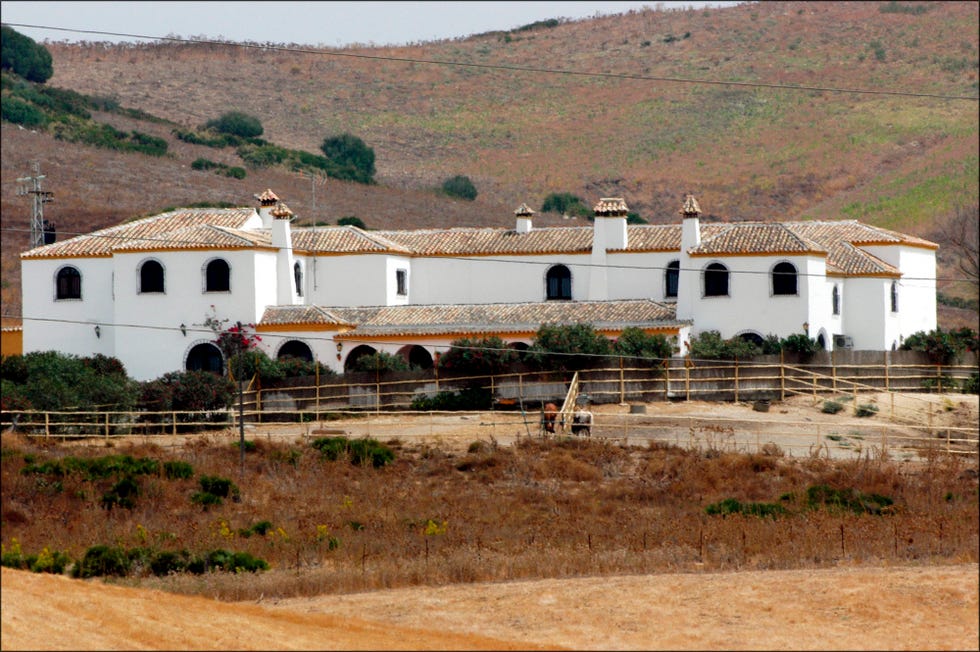 vista de la finca cantora, de isabel pantoja