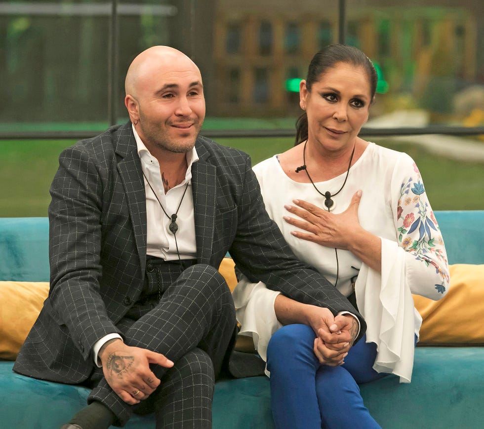 madre e hijo en una imagen de la casa de 'gh dÚo' en 2019