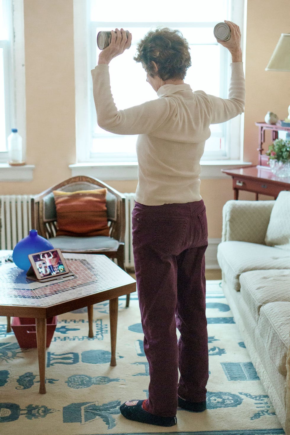 NEW YORK, New York NEW YORK Gisteren vroeg mijn 82jarige buurvrouw Barbara mij om voor haar een Zoomgesprek op haar iPad op te zetten voor haar pilatesles zegt fotograaf Ismail Ferdous Ze volgt deze lessen al ruim dertig jaar bij dezelfde instructeur en het was de eerste keer dat Barbara een les vanuit haar appartement in Manhattan op afstand moest bijwonen Ze had gewichten nodig en gebruikte daarvoor blikken met bonen