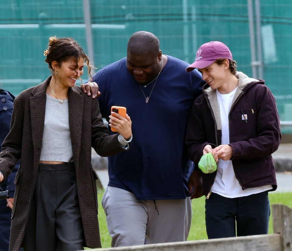 zendaya and tom holland walking dog in south london with bodyguard