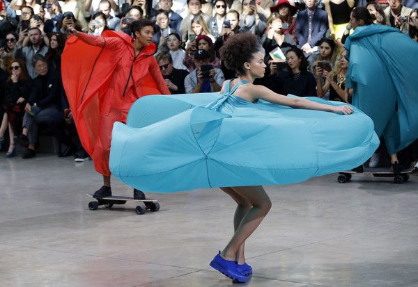 Blue, Turquoise, Event, Fashion, Dance, Footwear, Outerwear, Performance, Performing arts, Dancer, 