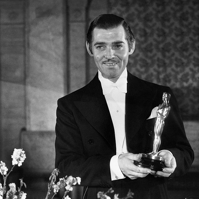 vintage oscars photos, clark gable with oscar statuette