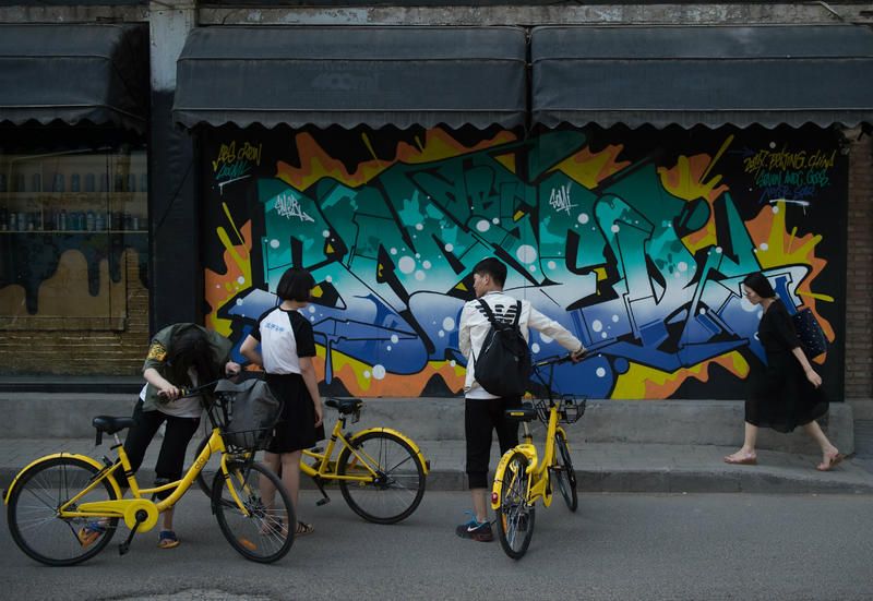 Bicycle, Mode of transport, Graffiti, Vehicle, Art, Transport, Street art, Snapshot, Mural, Street, 