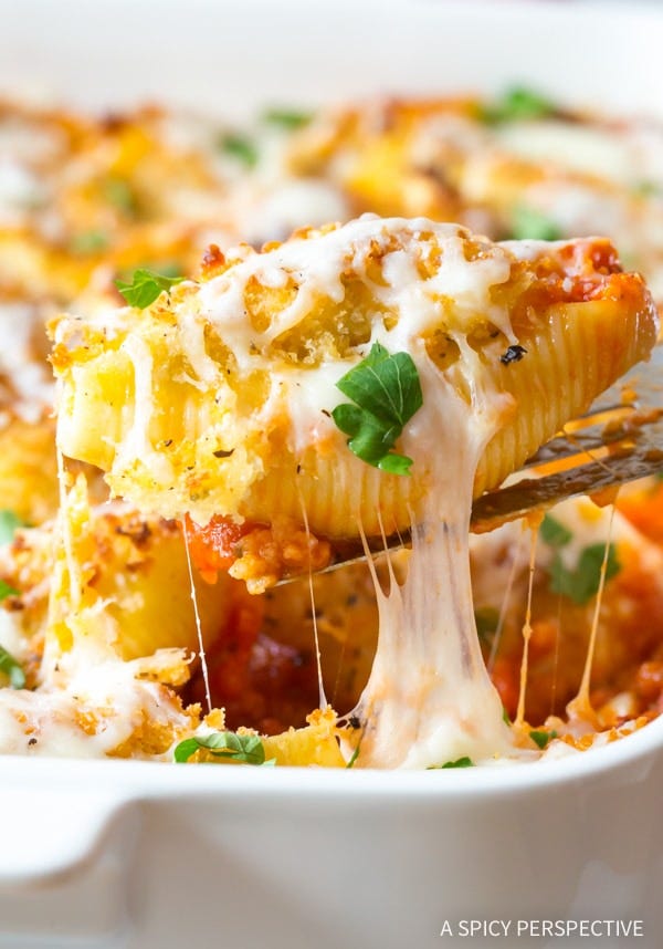 https://hips.hearstapps.com/hmg-prod/images/italian-chicken-recipes-stuffed-chicken-parm-shells-1530808712.jpg?crop=0.9533333333333334xw:1xh;center,top&resize=980:*