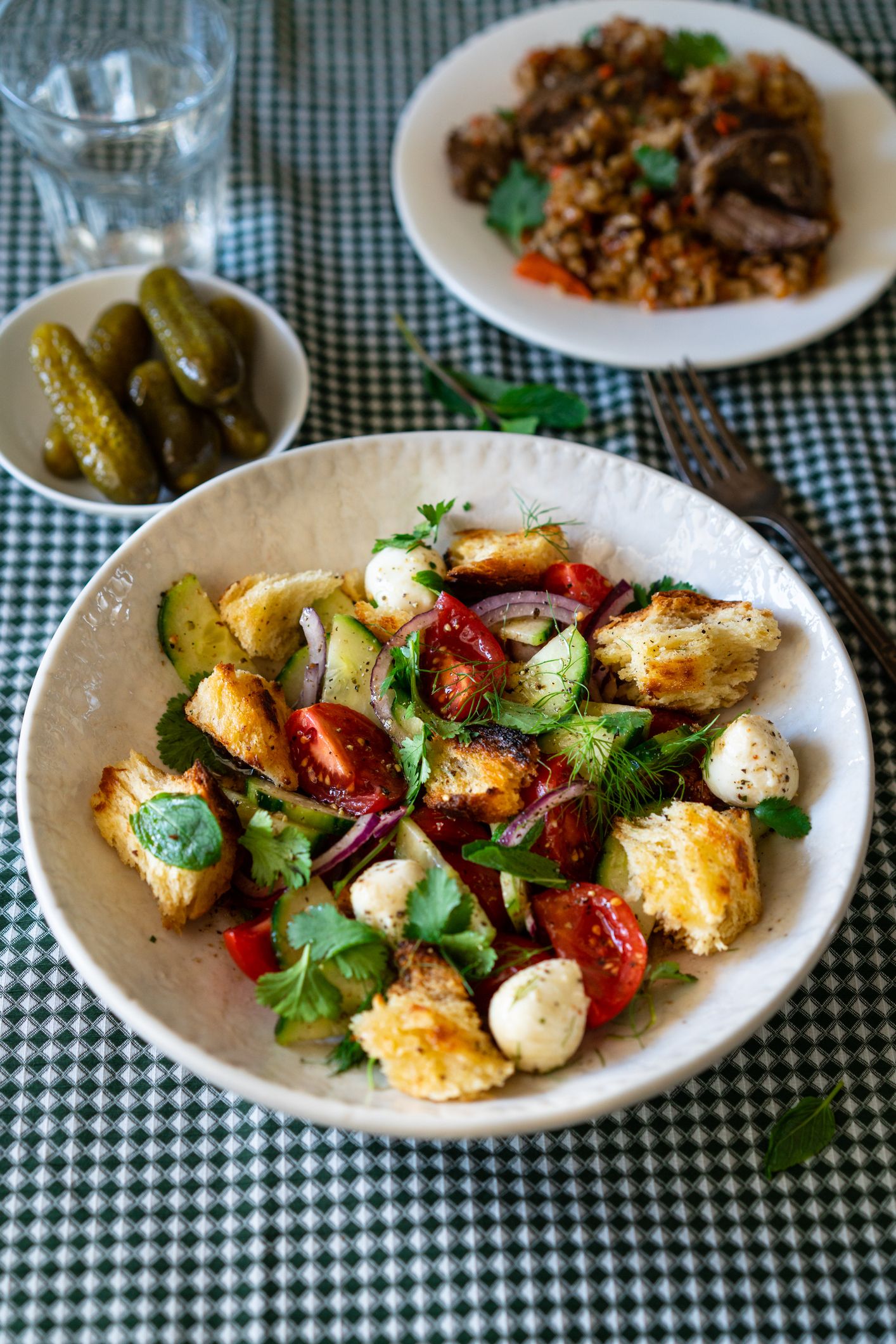 Insalata di pane di segale, pomodorini e feta - Basilico Secco