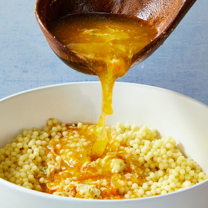 Soupe italienne à la pénicilline, œuf aux acini di pepe, bouillon de poulet et parmesan