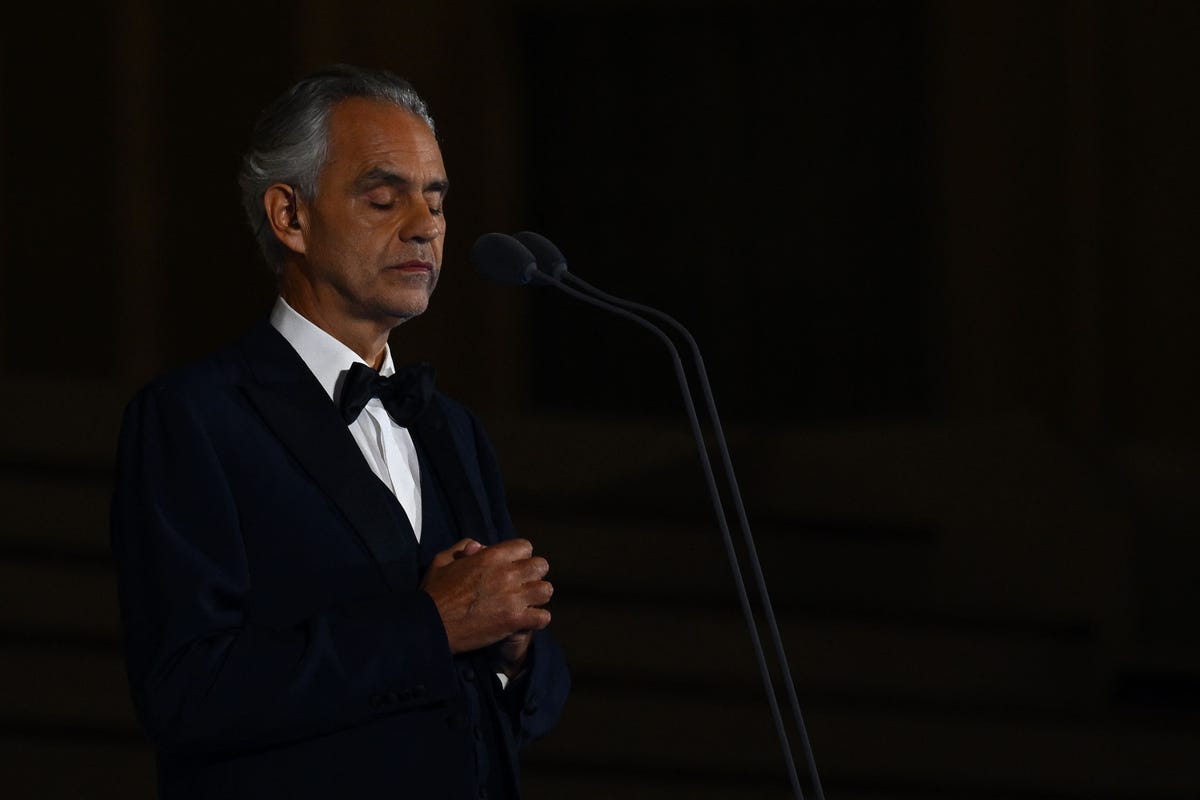 Andrea Bocelli Releases “A Family Christmas” Album with His