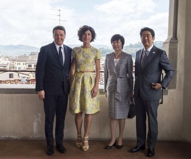 japanese prime minister abe meets italian pm renzi in florence
