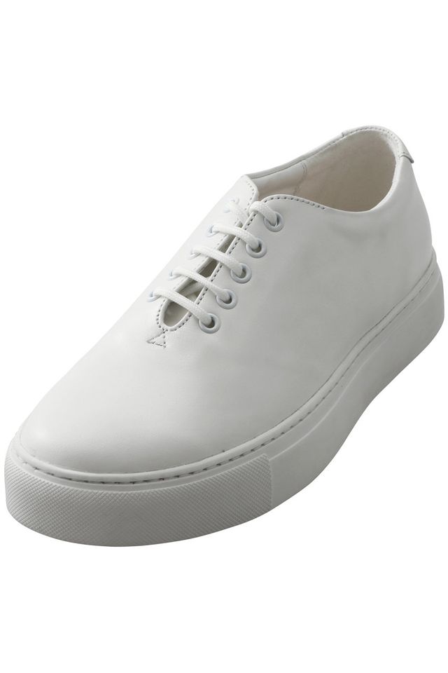 a white shoe with a grey sole