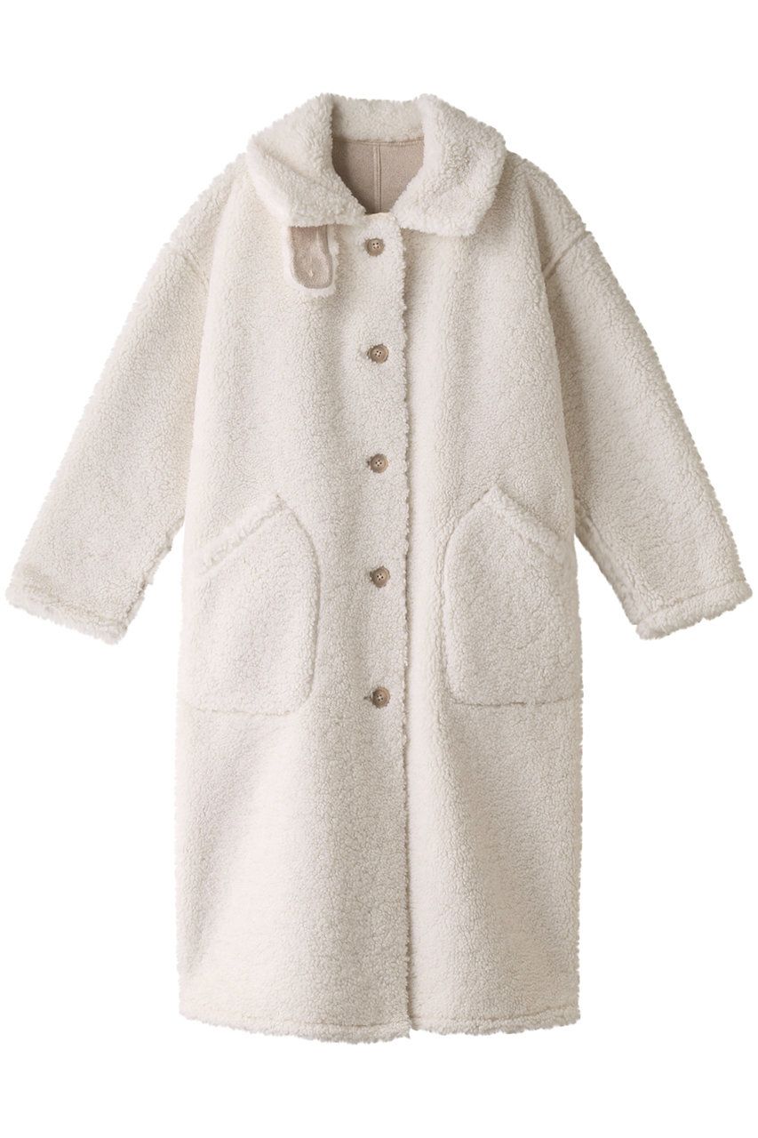 エディターが明日、着たい服】差し色マフラーでコートコーデの
