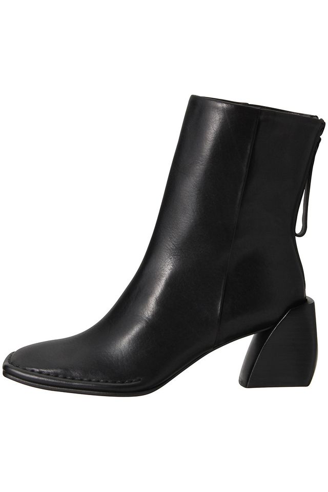 a black high heeled shoe