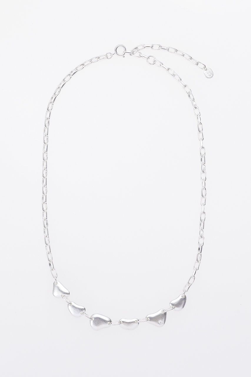 a silver chain with a diamond