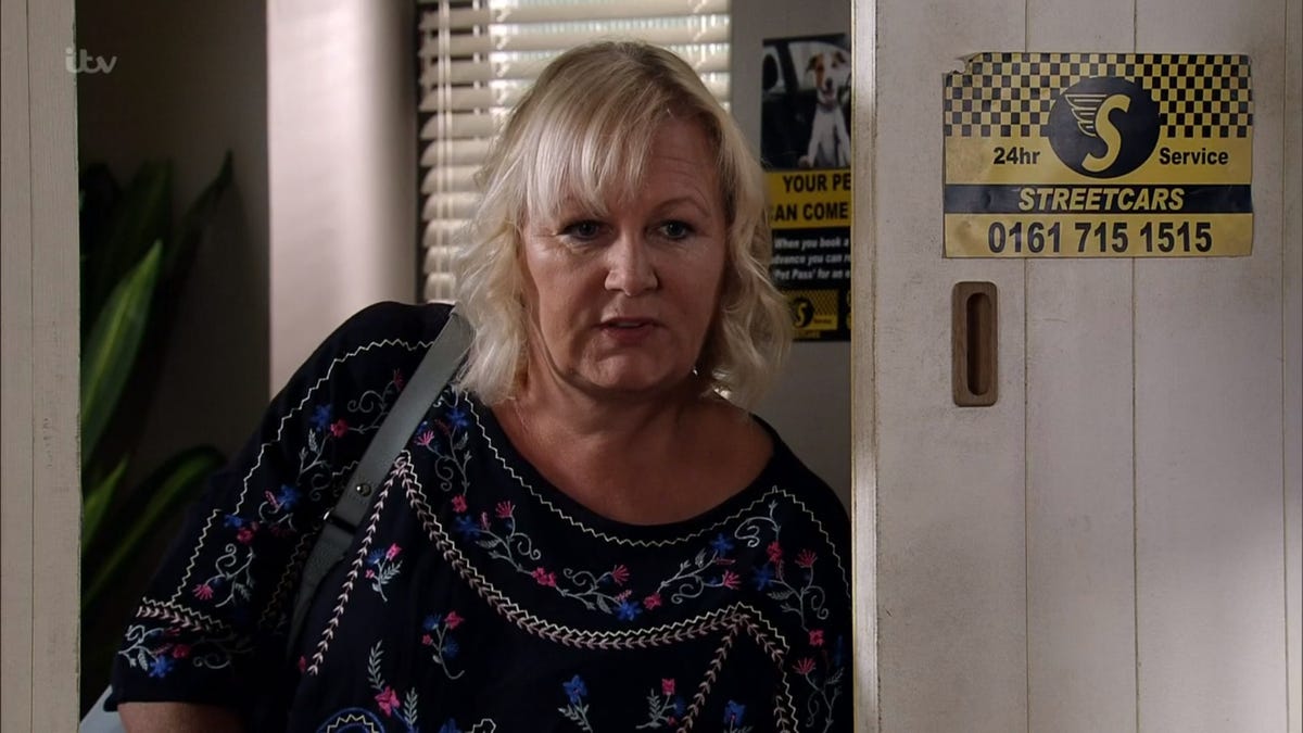 Corrie star explains how so many characters fit in Eileen's house