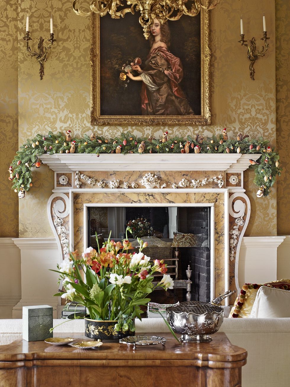 A Look Inside a Fully Bedecked Georgian Manor at Christmas