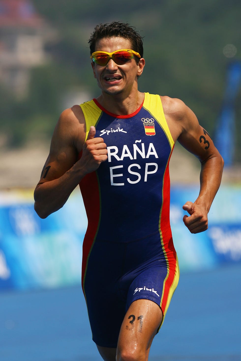 ﻿iván raña corre durante los juegos olímpicos de pekín, donde fue 5º