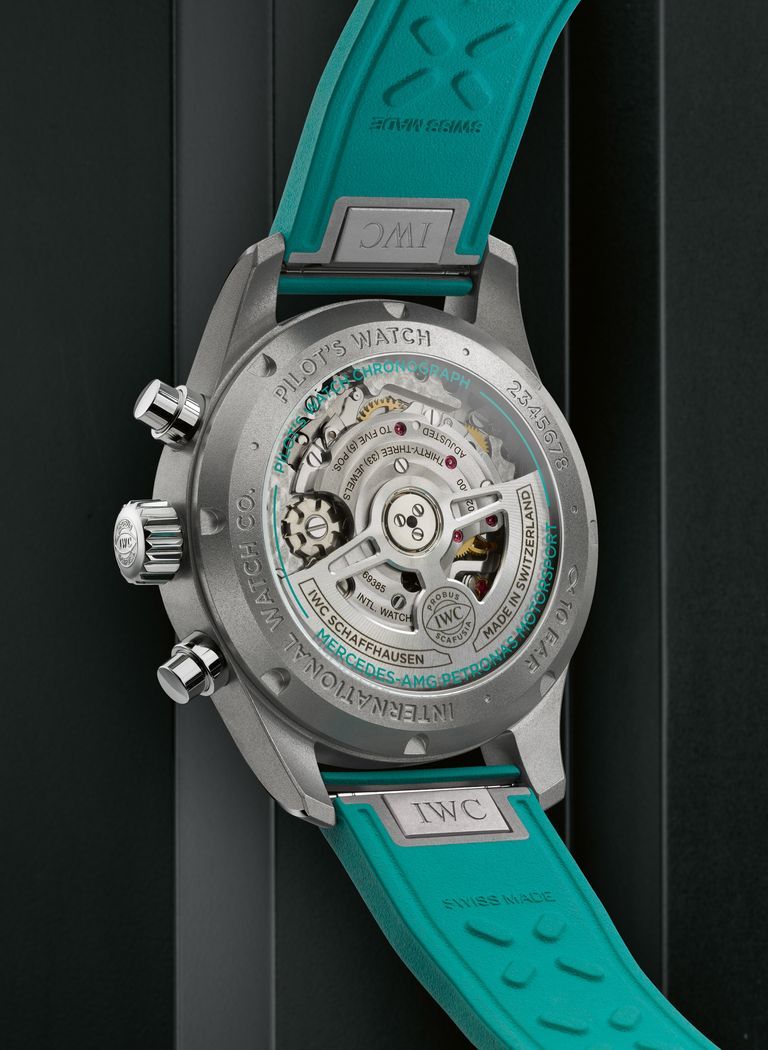IWCとメルセデスAMG、チタンを用いた「パイロット・ウォッチ