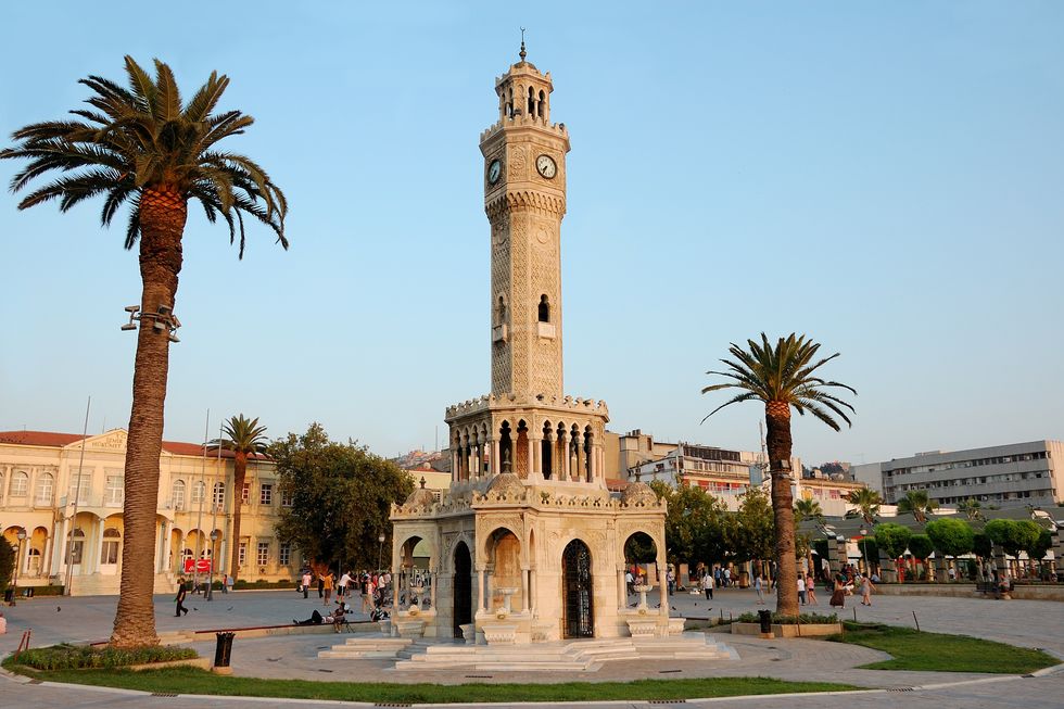 İzmir konak square