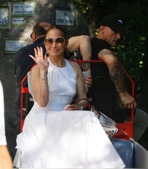 exclusive jennifer lopez affleck enjoyng a trip on a typical capri cart before having lunch at a local restaurant 29 jul 2022 pictured jennifer lopez photo credit mega themegaagencycom 1 888 505 6342 mega agency tagid mega882187035jpg photo via mega agency