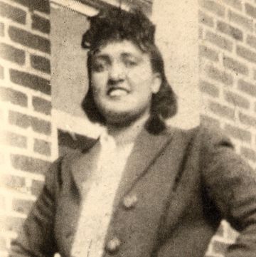henrietta lacks smiling for a photo with her hands on her hips