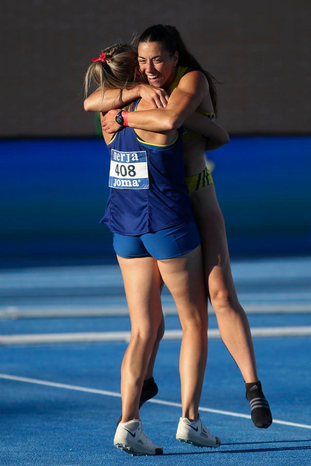 s arantza moreno y lidia parada durante la final femenina de lanzamiento de jabalina del campeonato de españa absoluto de atletismo