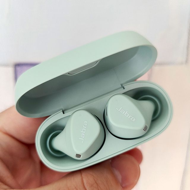 How to make an EARPHONE HOLDER (from a mint container) 
