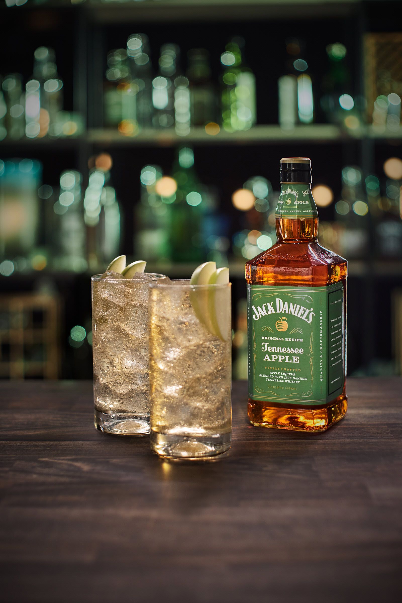 Jack Daniel's Tennessee Whiskey Blended with Apple Liqueur, 70cl