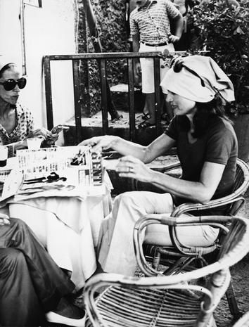 Jackie a Capri Foulard + occhiali + gossip = understatement