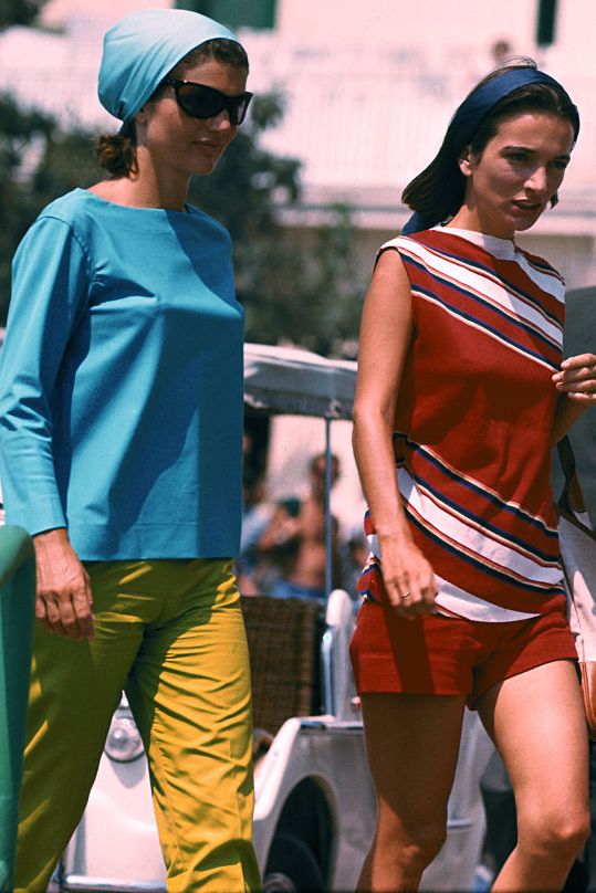 jacqueline kennedy with sister lee radziwill on pier