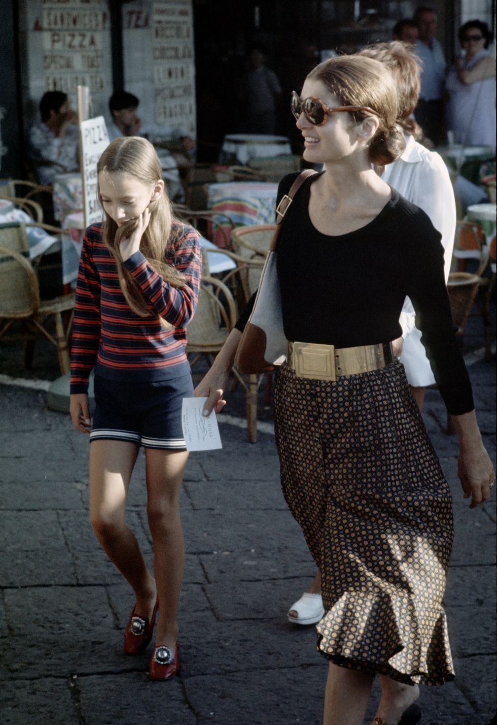 jackie kennedy and family shopping in capri august 24, 1970