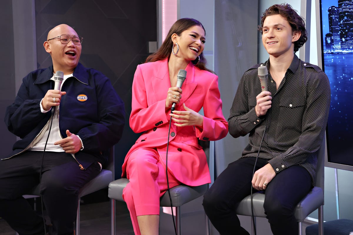 Zendaya Flaunts Hot Pink Suit With Boyfriend Tom Holland at Sirius XM ...