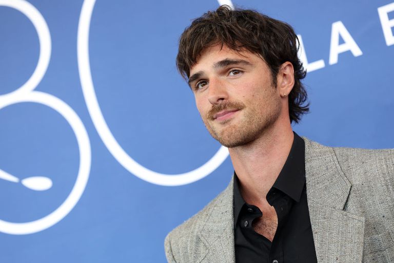 Fall 2023 Hair Trends: Jacob Elordi's soft mullet in Venice - OiCanadian