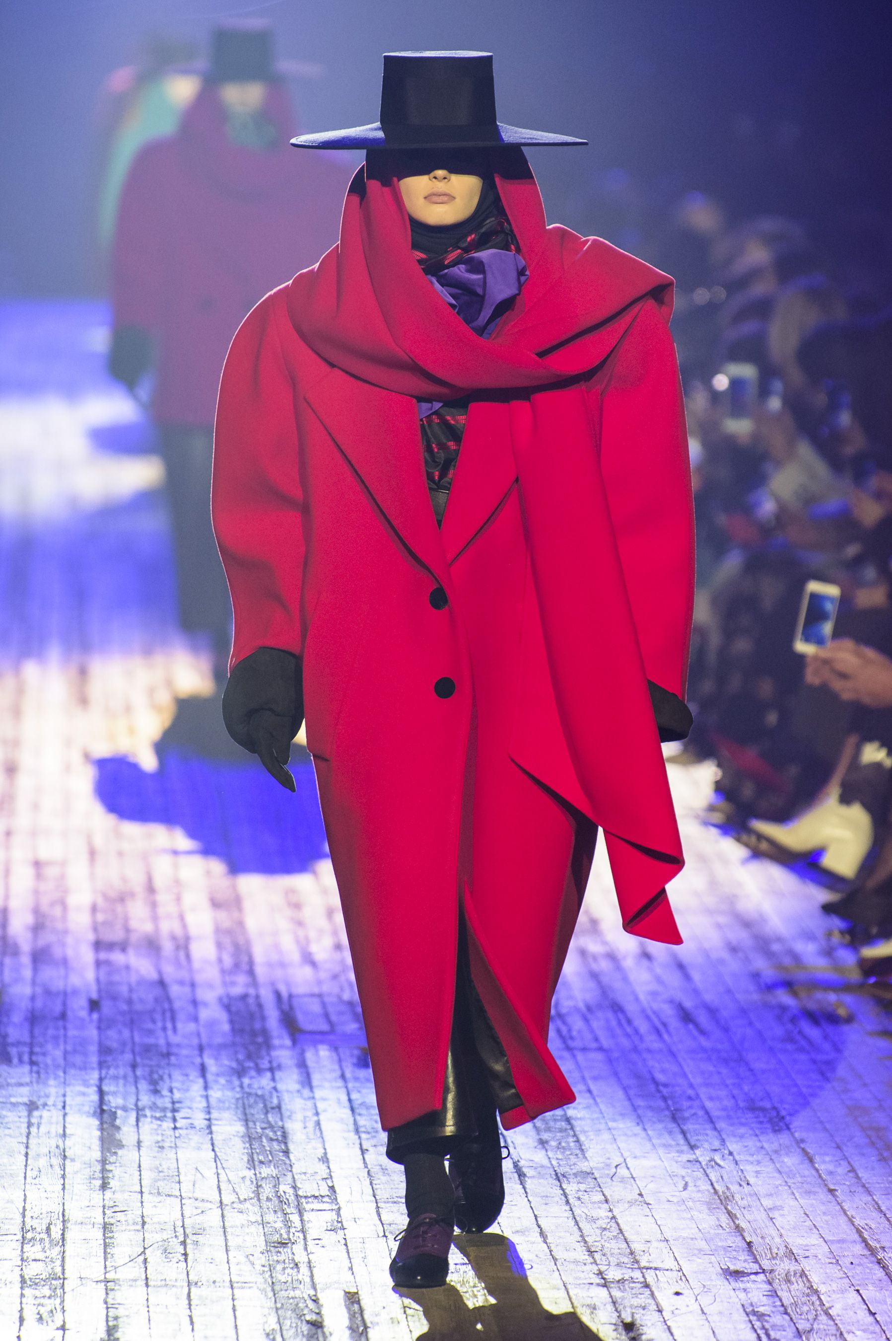 Marc Jacobs goes back to the future with 80s-inspired powersuits and prints, New York fashion week
