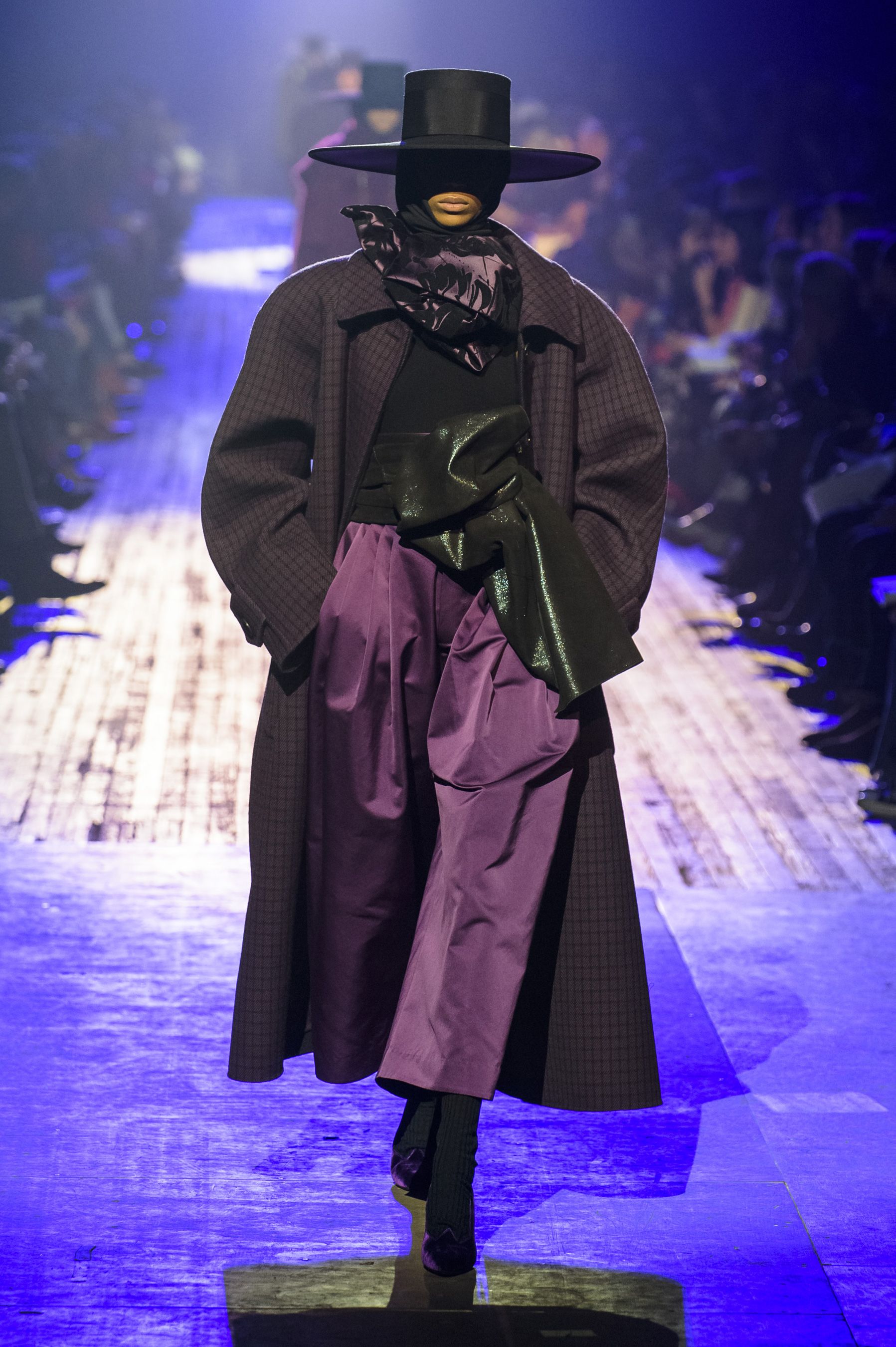 Marc Jacobs Fall 2009: Neon Coats, Power Suits and Glitztastic