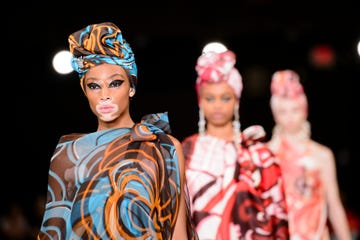 Fashion, Fashion model, Beauty, Fashion design, Fashion show, Event, Runway, Performance, Model, Headpiece, 