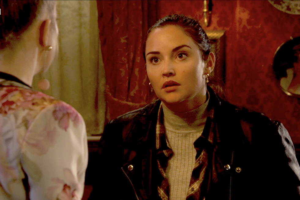 Jacqueline Jossa als Lauren und Kelly Bright als Linda in „Eastenders“.