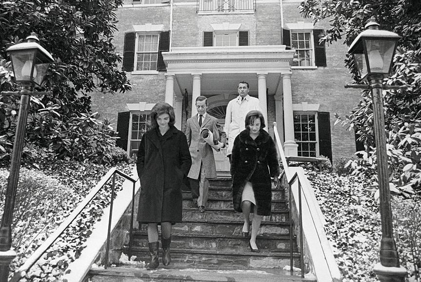 mrs kennedy and lee radziwill leaving home