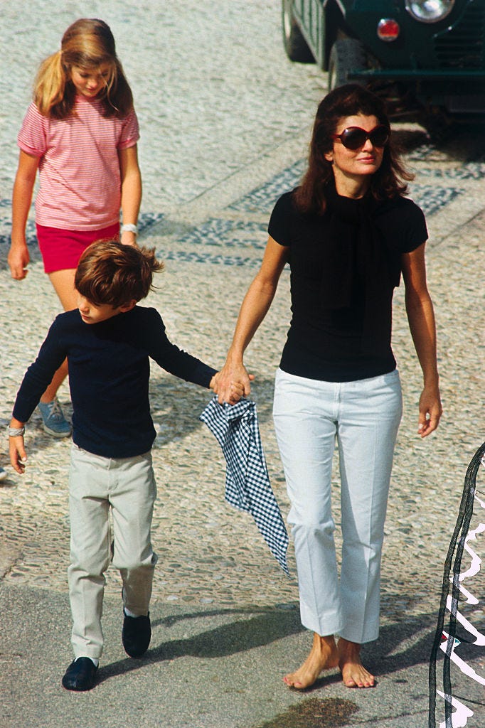 Jackelin Kennedy and Louis Vuitton, perfect combo  Jacqueline kennedy  onassis, Jacqueline kennedy, Jackie kennedy