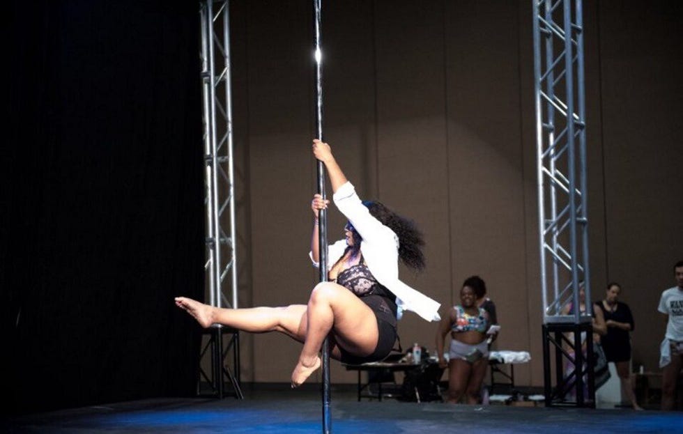 Jada Hudson plus-sized pole dancer