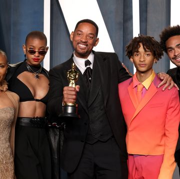 beverly hills, california   march 27 l r jada pinkett smith, willow smith, will smith, jaden smith and trey smith attend the 2022 vanity fair oscar party hosted by radhika jones at wallis annenberg center for the performing arts on march 27, 2022 in beverly hills, california photo by john shearergetty images