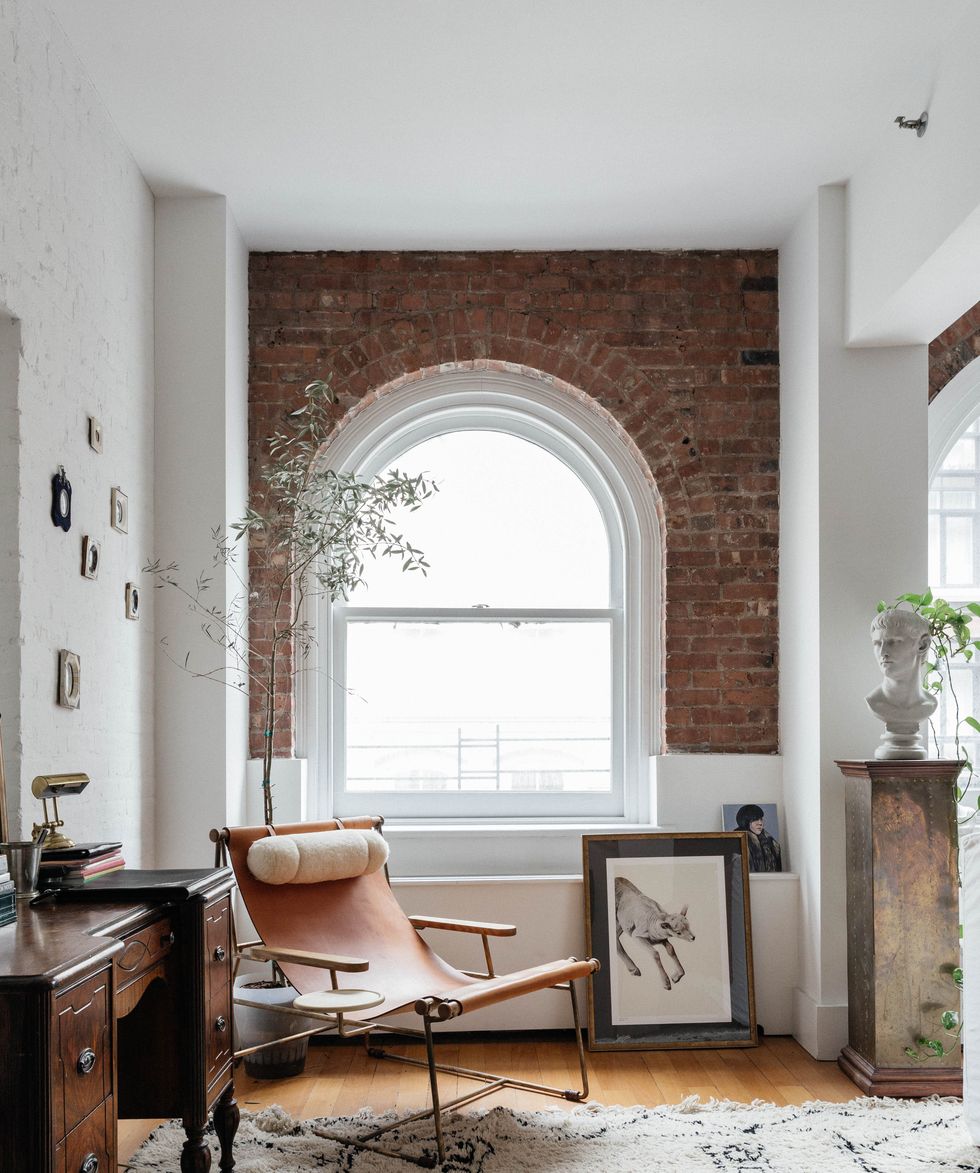 Un loft moderno lleno de antigüedades de Jae Joo en Nueva York diseñadora de interiores