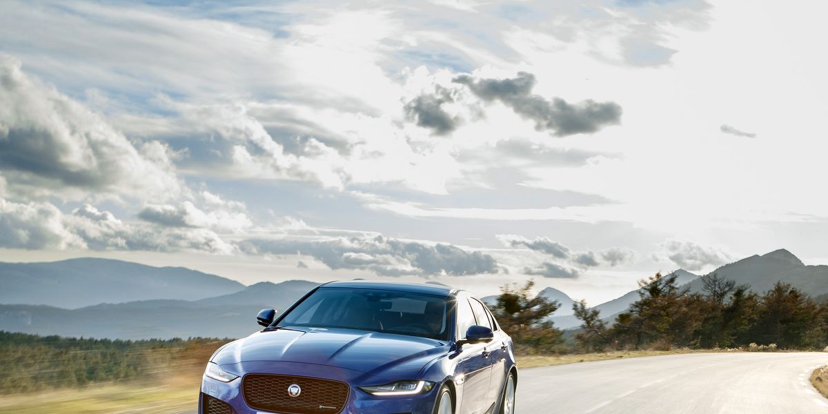 JAGUAR XF AND XE R-DYNAMIC BLACK: ENHANCED DESIGN AND CONNECTIVITY