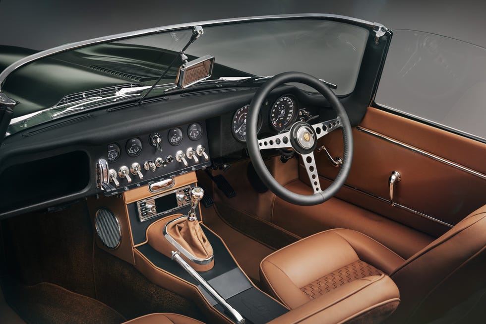 jaguar-classic-e-type-04-671a8269650a7.jpg